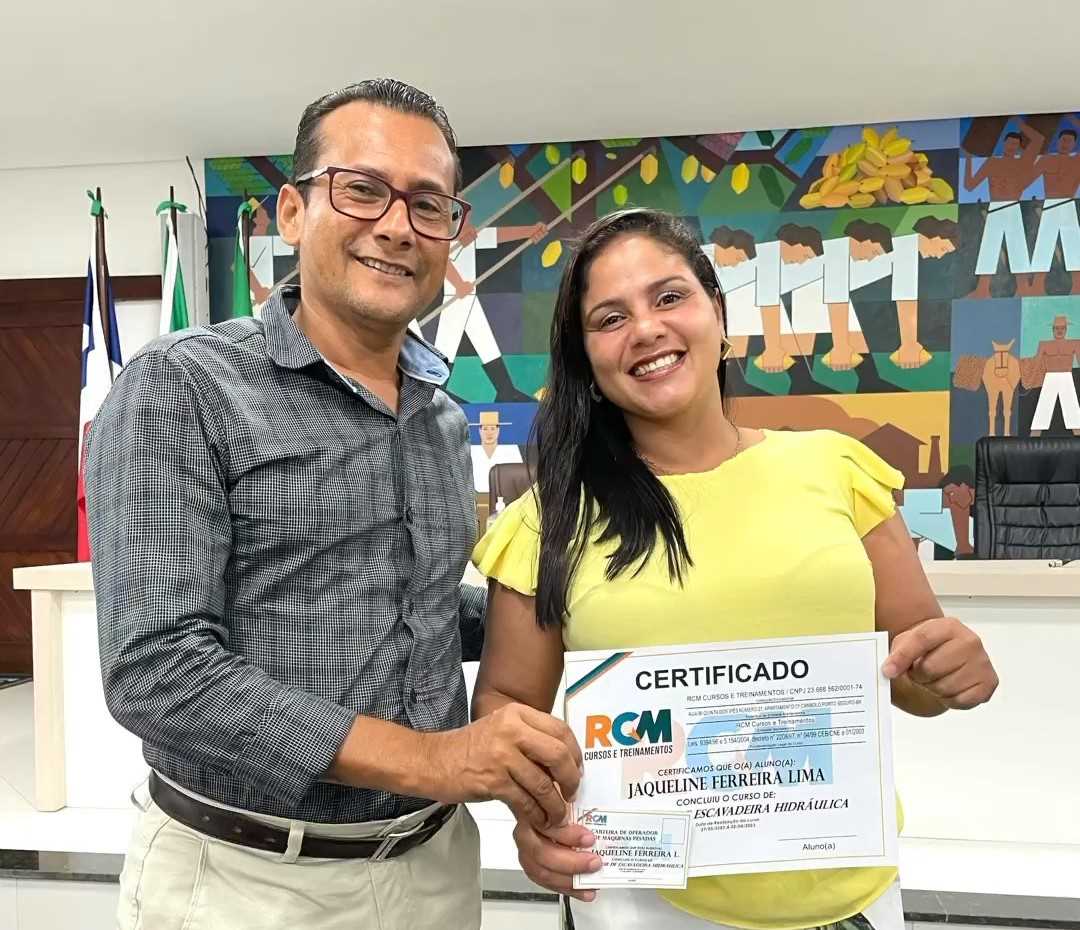 Camacã: Prefeito Paulo do Gás participa da entrega de certificados do curso de máquinas pesadas